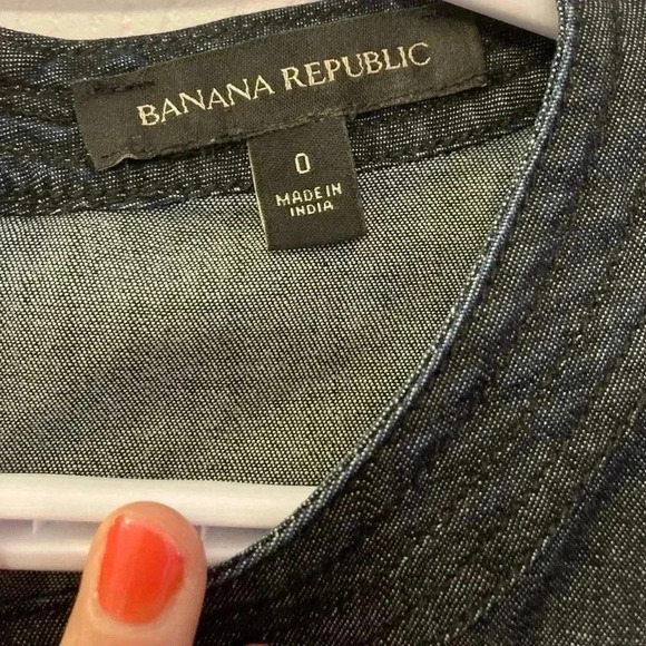 BANANA Republic Denim Dress Shirt- 98% cotton - Picture 2 of 4